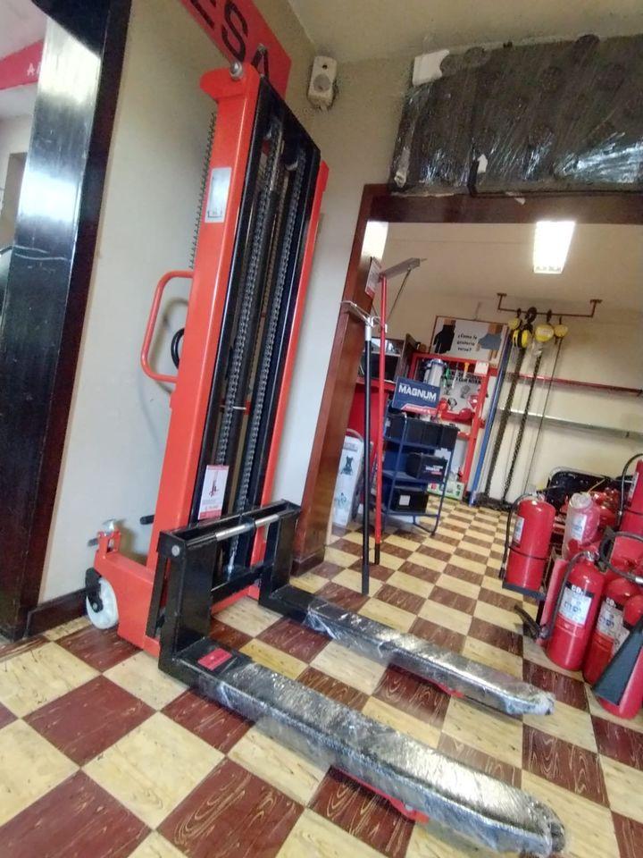 STACKER MANUAL DE 1.5 TONELADAS