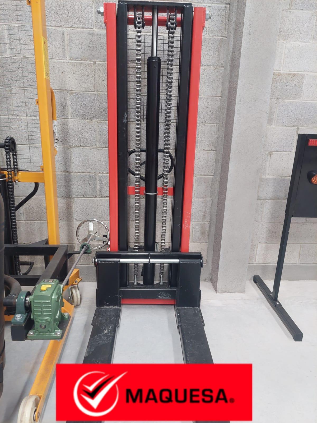 STACKER MANUAL DE 1.5 TONS 