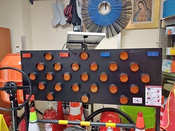 FLECHA SOLAR LED CON SOPORTE DE ACERO