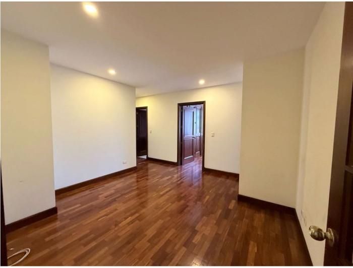 Apartamento amplio en alquiler en zona 10