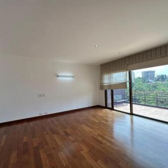 Casa Amplia en Venta en Zona 10 Venta